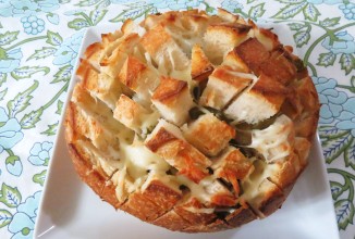 Хлеб с сыром и халапеньо