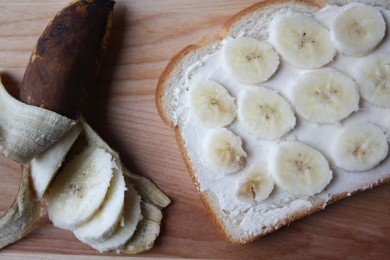 Запеченные французские тосты с бананами и мюсли - приготовление