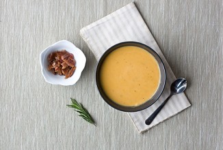 Картофельный суп с беконом  и розмарином