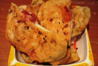 Постные лепешки с клубникой