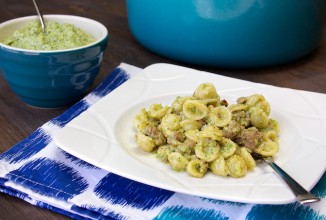 Орекьетте с колбасой и соусом песто