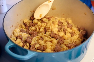 Орекьетте с колбасой и соусом песто - приготовление