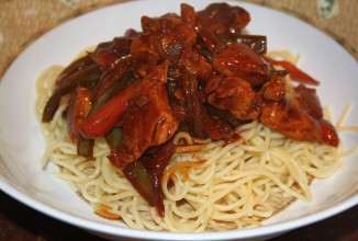 Обжаренная курица с овощами