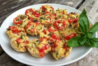 Тарталетки с помидором