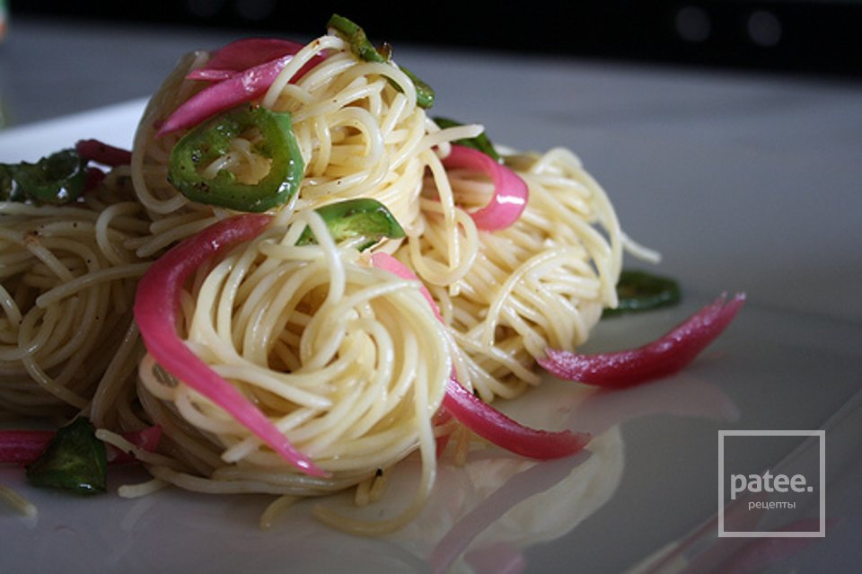 Паста с глазуньей, беконом и овощами - Шаг 11