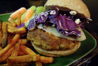 Бургер с капустой и сыром