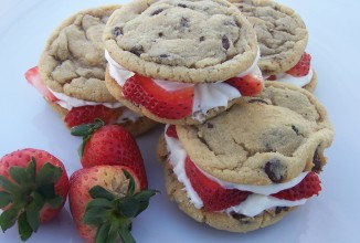 Печенье-сэндвичи с клубникой