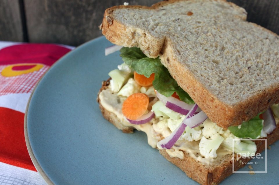 Бутерброд с хумусом и овощами - Шаг 5