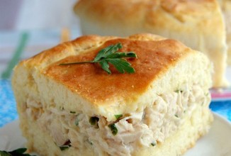 Пирог с курицей и соусом Бешамель