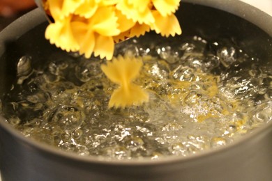 Паста с брокколи и курицей - приготовление