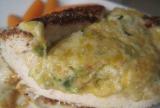 Фаршированная куриная грудка с халапеньо