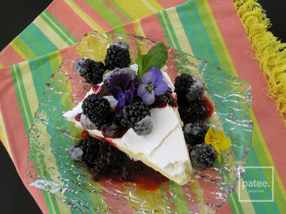 Торт-безе с лаймовой начинкой и ежевичным соусом - Шаг 23