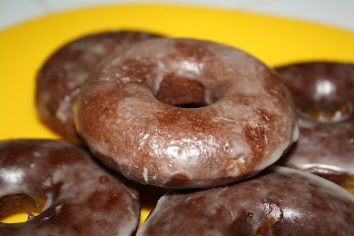 Рецепт Шоколадные глазированные пончики