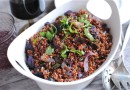 Красная киноа с фиолетовой цветной капустой