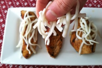 Запеченные куриные грудки под шпинатом и моцареллой