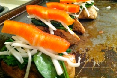 Запеченные куриные грудки под шпинатом и моцареллой - приготовление