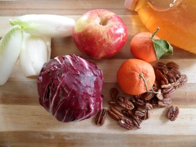 Рецепт Салат из красного салатного цикория  с орехами,  яблоками и  мандаринами