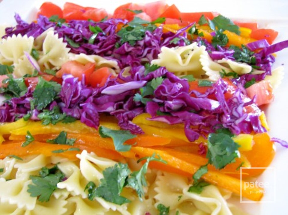 Салат из макарон с заправкой из меда и кинзы - Шаг 6