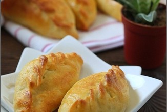 Пирожки с яйцами и зеленым луком