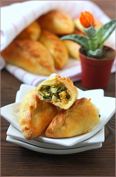 Пирожки с яйцами и зеленым луком - Шаг 13