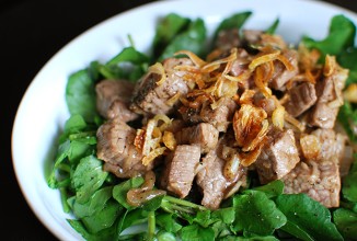 Говядина по-вьетнамски с кресс-салатом