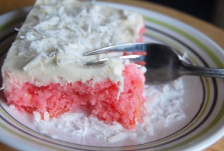 Клубнично-ананасовый пирог с нежным  кремом