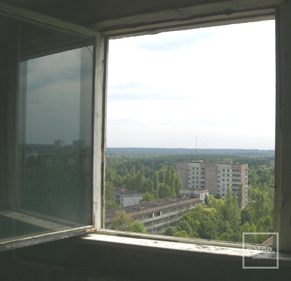 Обычный вид. Открытое окно многоэтажки. Вид из окна многоэтажного дома. Открытое окно из многоэтажки. Вид из окна обычный.