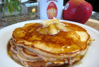 Яблочные блины с миндальным маслом