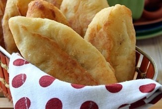 Творожные пирожки с курицей и сыром