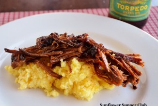 Тушеная грудинка с полентой