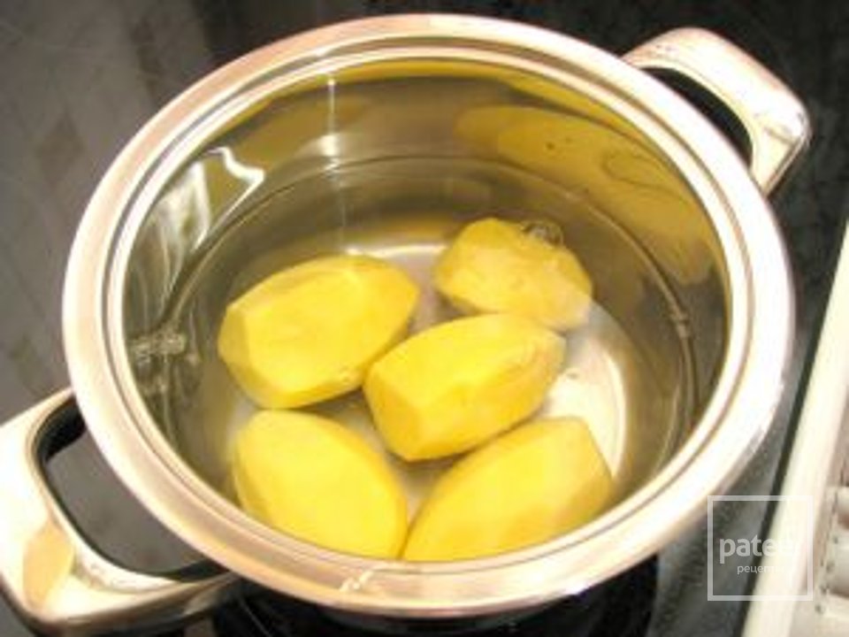 Картофельная запеканка с фаршем - Шаг 1