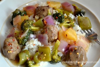 Мясные шарики в кисло-сладком соусе с рисом