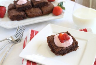 Брауни с клубничным кремом