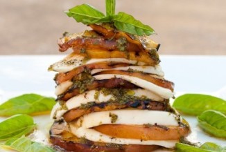 Персиковый салат Капрезе