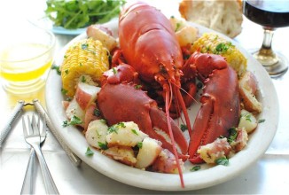 Омары с картофелем и кукурузой