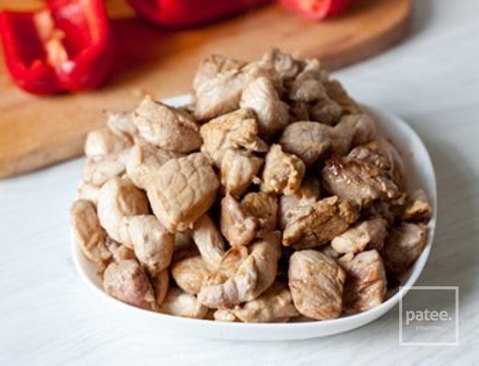 Тушенная свинина  со сладким перцем - Шаг 1