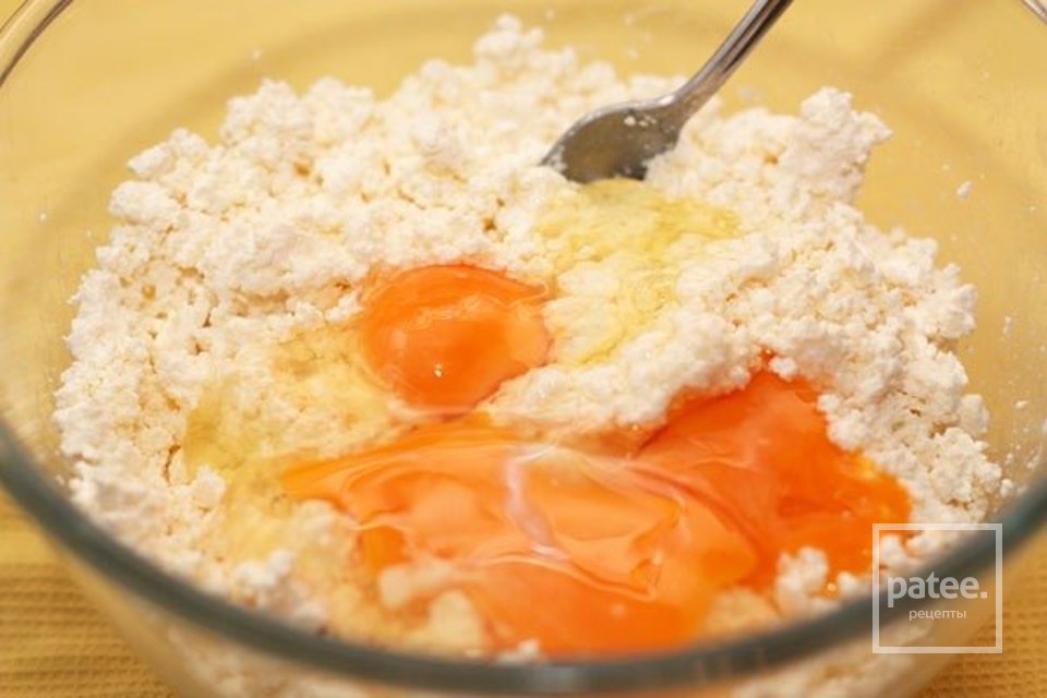 Сырники с манкой - Шаг 1