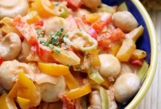 Грибное рагу с томатами