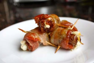 Финики с беконом и козьим сыром