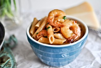 Креветки с пастой и пармезаном