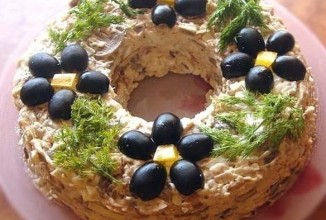 Салат с курицей и грибами