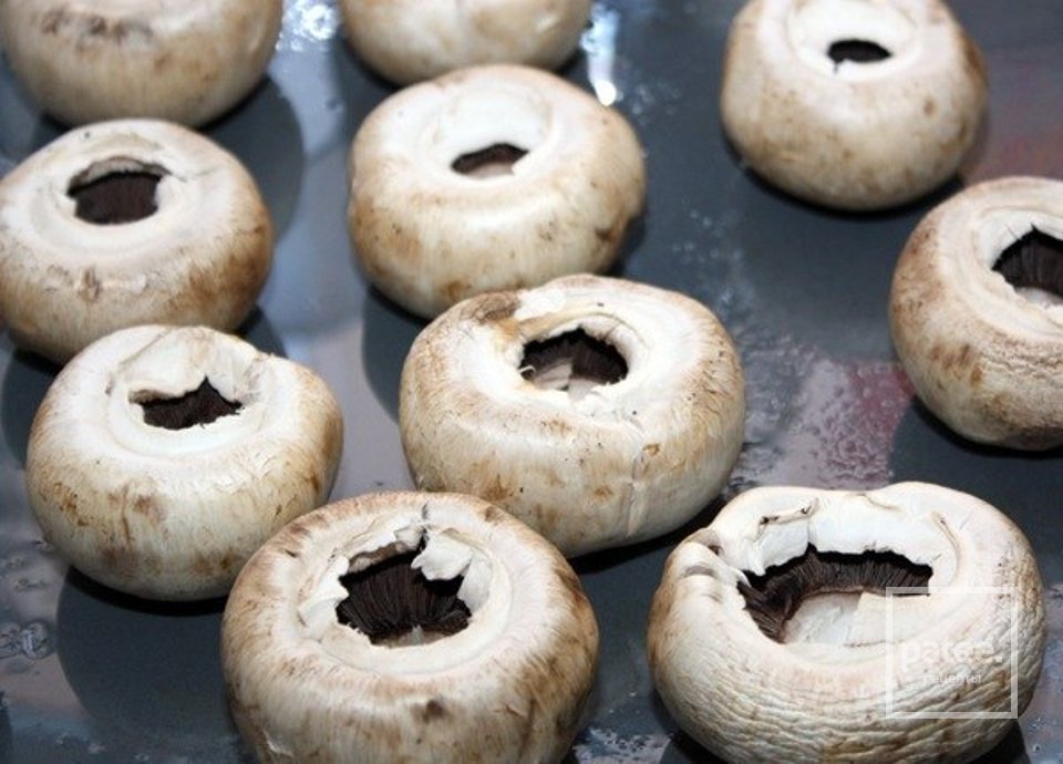 Фаршированные шампиньоны - Шаг 1