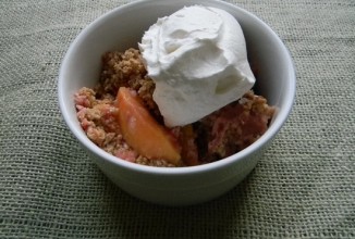 Пирог с персиково-клубничной начинкой