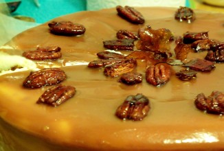 Карамельный чизкейк с медовыми орешками