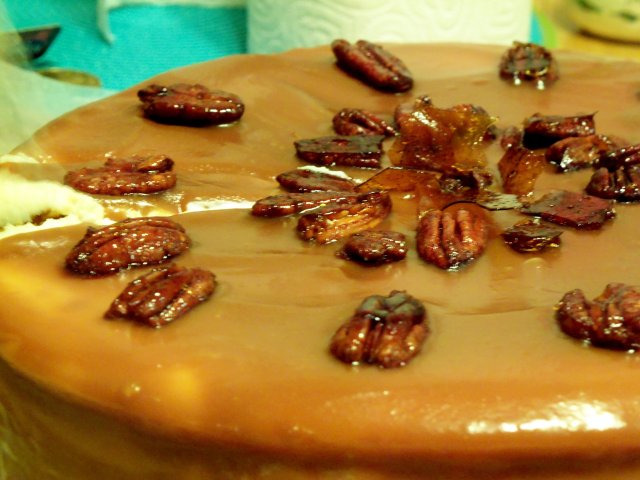 Карамельный чизкейк с медовыми орешками