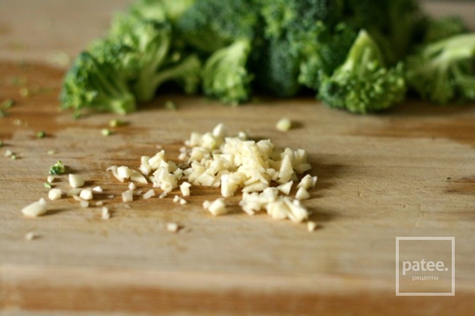 Паста с брокколи и зеленым горошком - Шаг 2