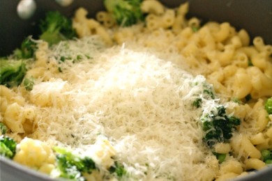 Паста с брокколи и зеленым горошком - приготовление