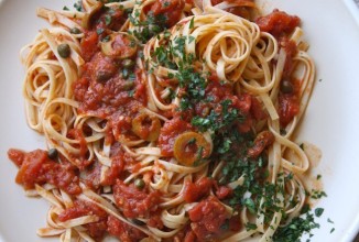 Спагетти с соусом а ля путанеска