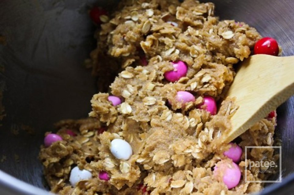 Пирог из арахисового масла с конфетами - Шаг 7