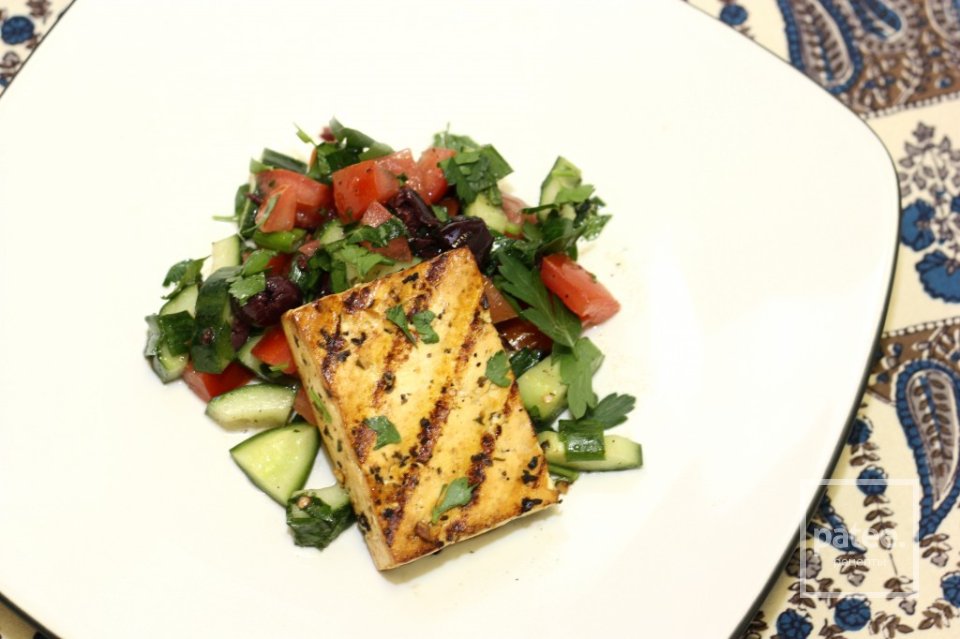 Обжаренный тофу со средиземноморским салатом - Шаг 8